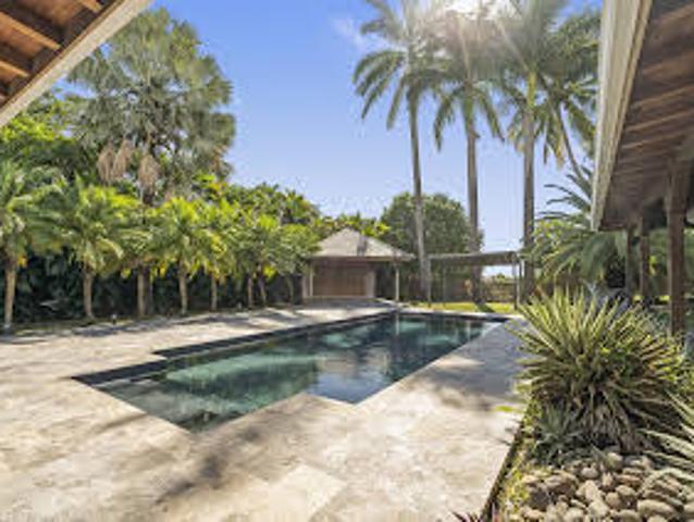 Maison avec piscine et jardin