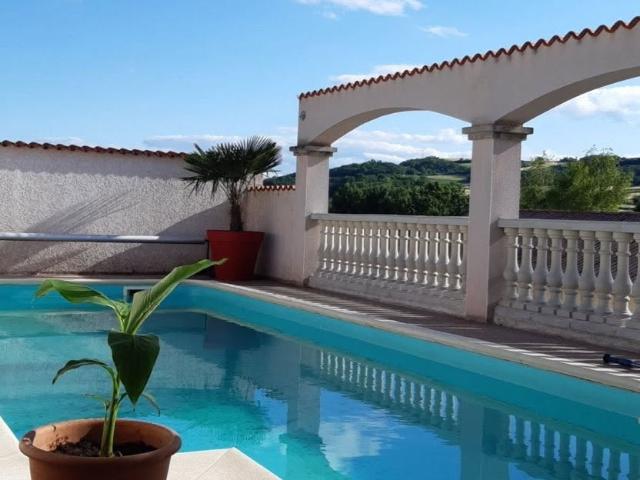 MAISON AVEC PISCINE