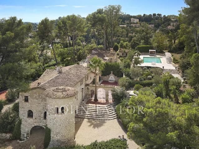Maison avec piscine en bord de mer