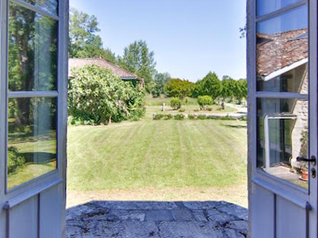 Maison avec piscine et jardin