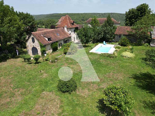 Maison avec piscine et jardin