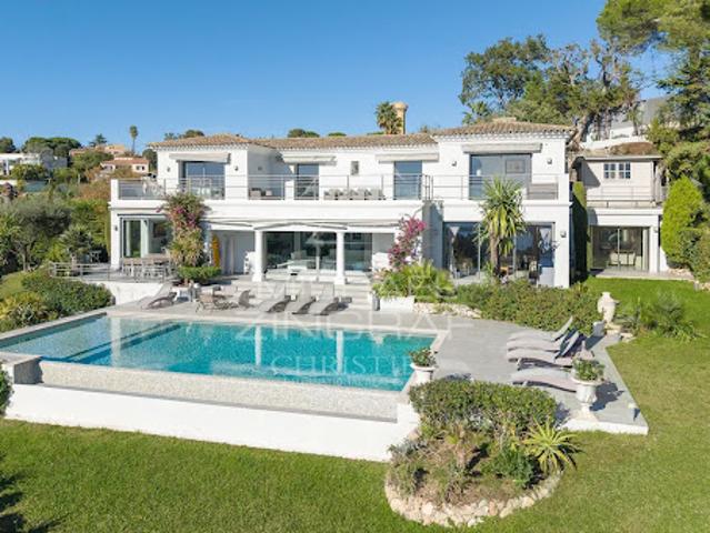 Maison avec piscine en bord de mer