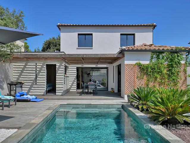 Maison avec piscine et jardin
