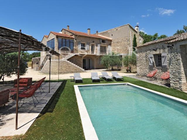 Maison avec piscine et jardin