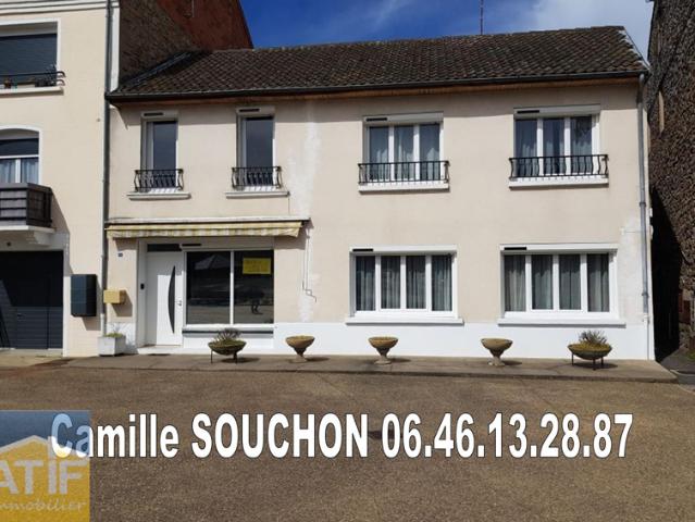 Maison avec potentiel, atelier, centre village, lumineuse