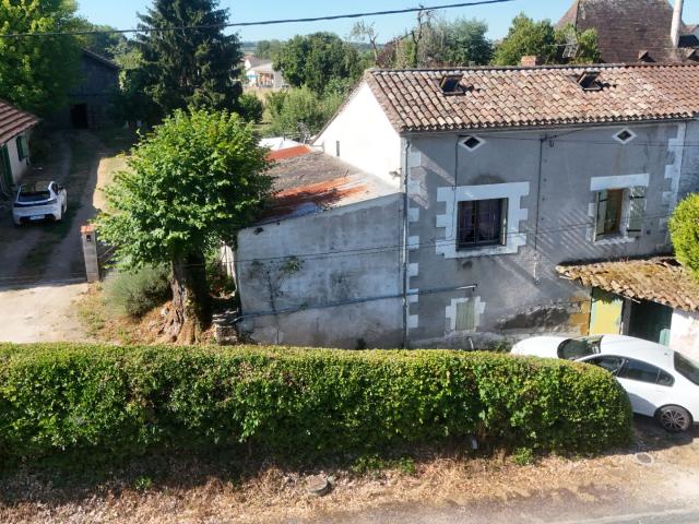 Maison avec plusieurs dépendances