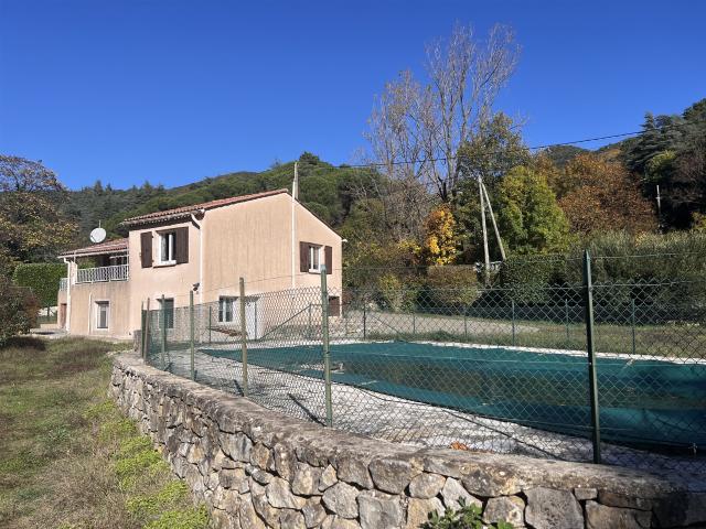 Maison avec Quatre Chambres et Piscine 139m² Lasalle