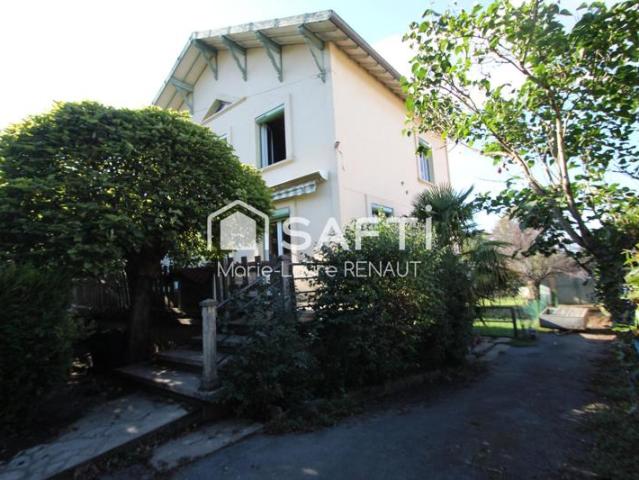 Maison avec sous sol – 5 chambres – Garage – 1 000m² terrain