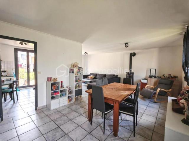 Maison avec sous sol total et jardin