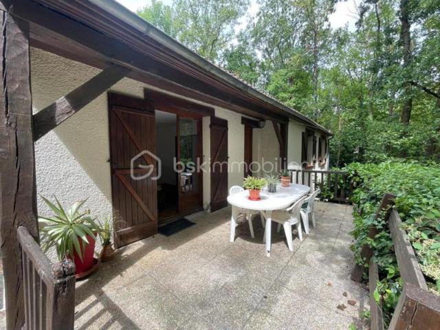 Maison avec sous sol et terrain de 2270m²