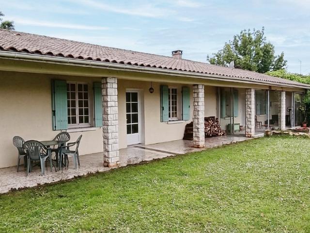 Maison avec sous sol et terrain de 3 000 m2