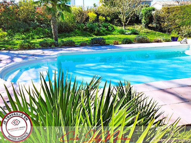 Maison avec studio indépendant & garage 4 chambres 146m² piscine jardin arboré et clôturé 1960m²