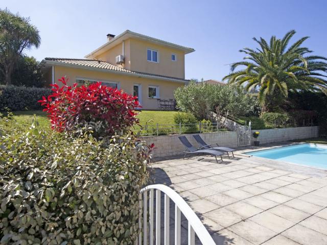 Maison Boucau 7 pièce s 179 m2 avec dépendances et piscine 179m² Boucau