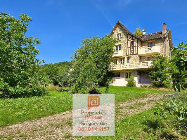 Maison bourgeoise 7 pièce s 220 m2