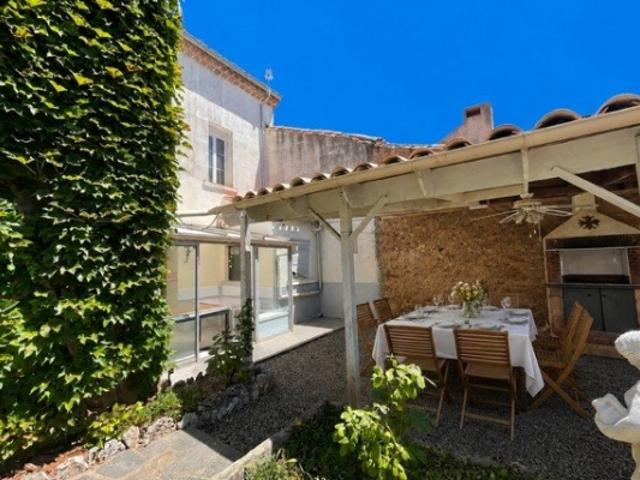 Maison bourgeoise 201 m², piscine, studio indépendant et vue dégagée !