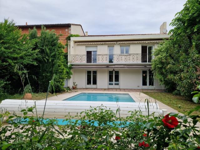 Maison bourgeoise 214 m2 en cœur de ville, avec piscine et j. 214m² Villeneuve sur Lot