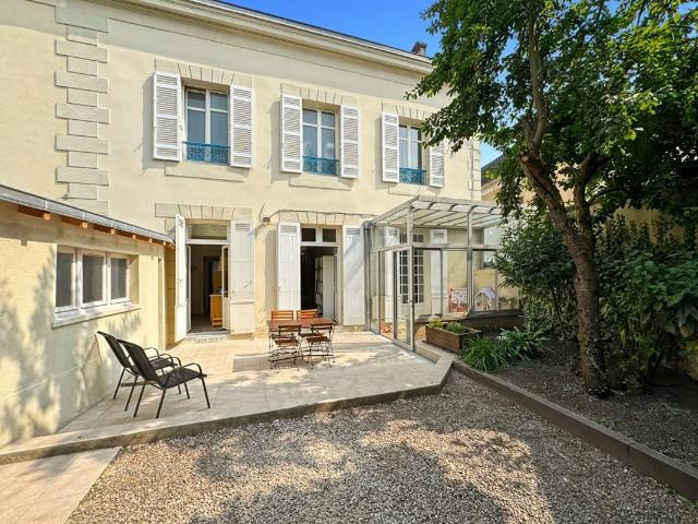 Maison bourgeoise 220 m2, 5 chambres, garage 220m² Périgueux