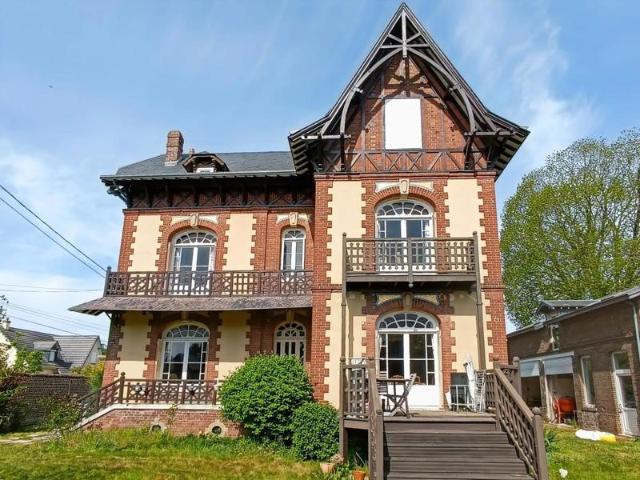 Maison Normande de caractère avec dépendance habitable + garages