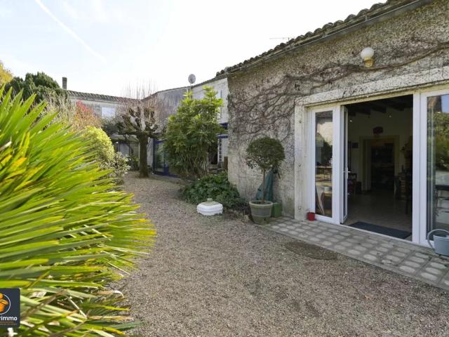 Maison bourgeoise 280m² avec parc à Epannes