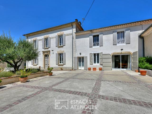 Maison bourgeoise vigneronne rénovée avec piscines et gîtes