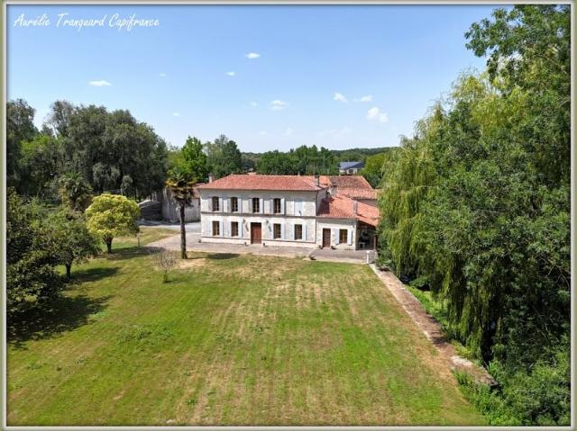 Maison Bourgeoise à vendre 6 pièces + Dependances, à Fontene. 183m² Saint Jean d'Angély