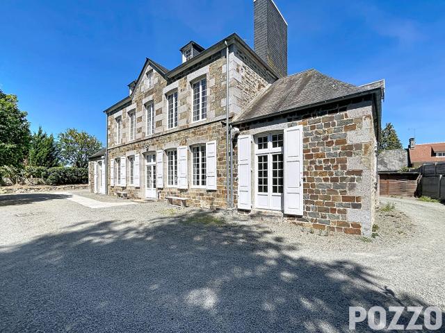 Maison bourgeoise à vendre à Percy en Normandie, prix 389 900 euros