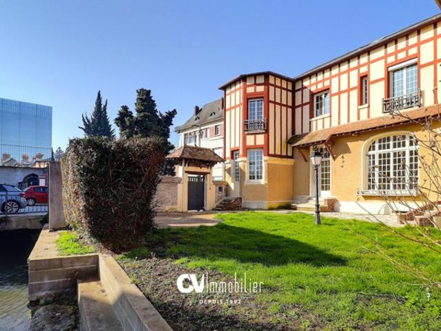 Maison bourgeoise à vendre et à rénover en centre ville de L