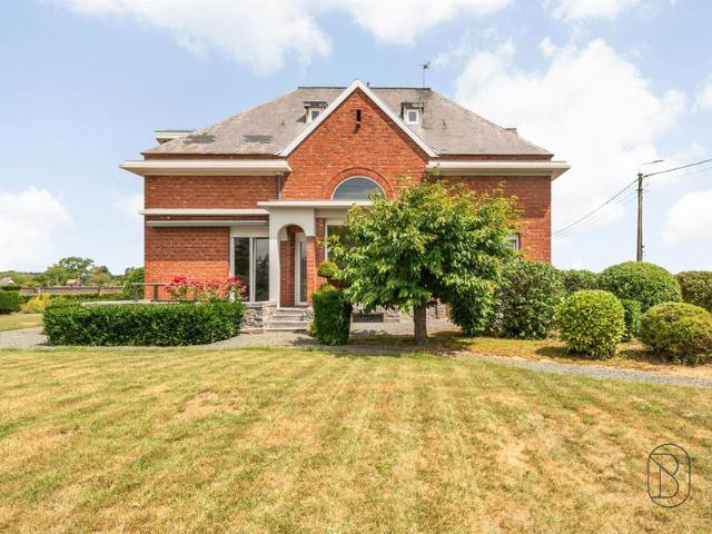 Maison bourgeoise à vendre pour 589000 euro avec 4 chambres à coucher