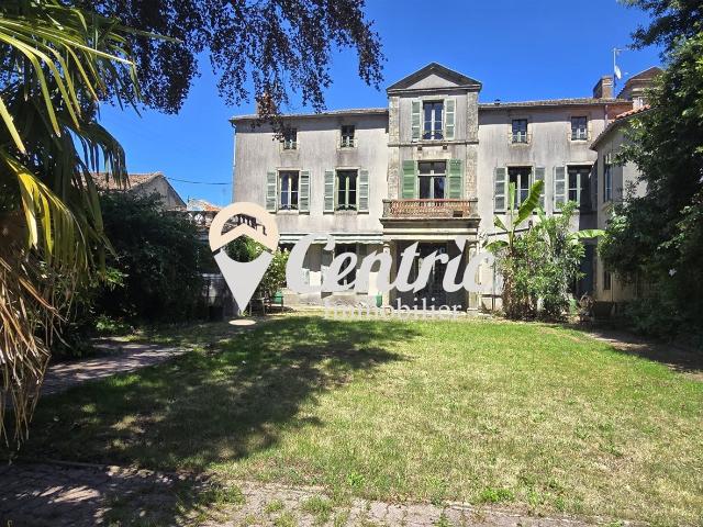 Maison bourgeoise Art Déco en plein coeur de Bressuire char 312m² Bressuire
