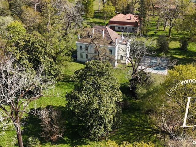 Maison bourgeoise au coeur d'un parc arboré avec piscine 408m² Linxe