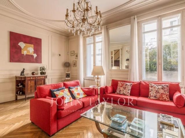 Maison bourgeoise avec cour et parking Saint Seurin John Taylor Bordeaux