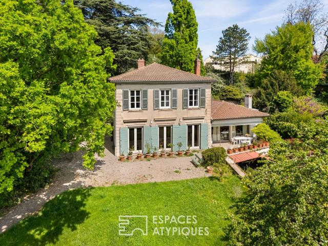Maison Bourgeoise avec dépendances en plein coeur de Saint Just