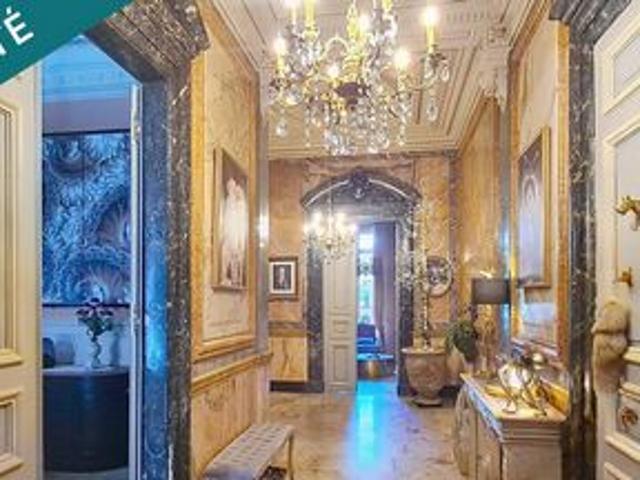 MAISON BOURGEOISE AVEC EXTERIEUR