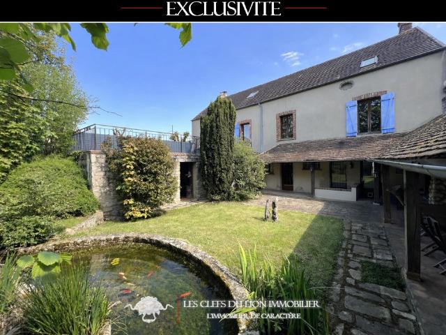 MAISON BOURGEOISE AVEC JARDIN ET PISCINE COUVERTE