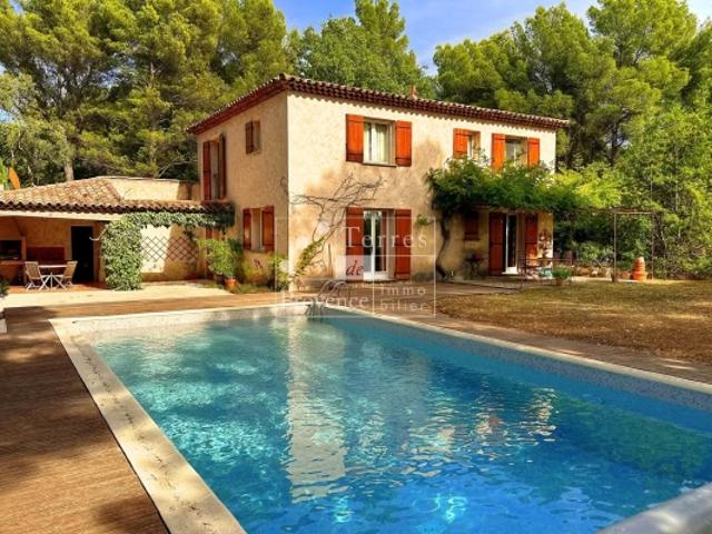 Maison bourgeoise avec piscine à Tourtour