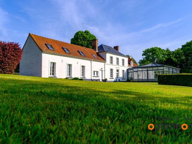 Maison bourgeoise avec piscine sur plus de 13 000 m², cadre calme et intimité préservée