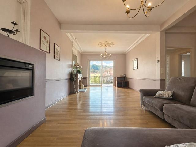 Maison bourgeoise avec sous sol et jardin