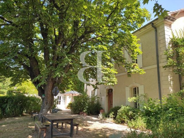 Maison bourgeoise avec vue surplombant le village de Visan 298m² Visan
