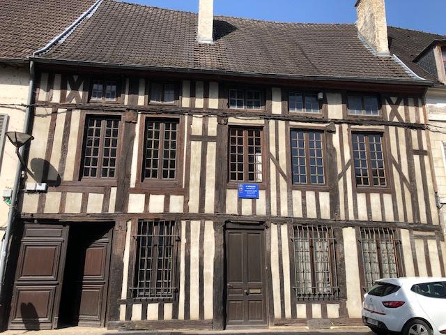 Maison bourgeoise centre ville avec jardin proche Troyes