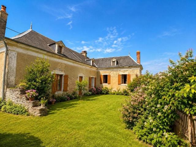 Maison bourgeoise Combles Aménageables Jardin 118m² Laigné en Belin