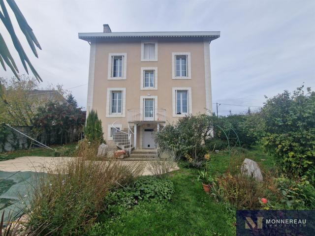 Maison Bourgeoise Coeur De Bourg 176m² Montmoreau Saint Cybard