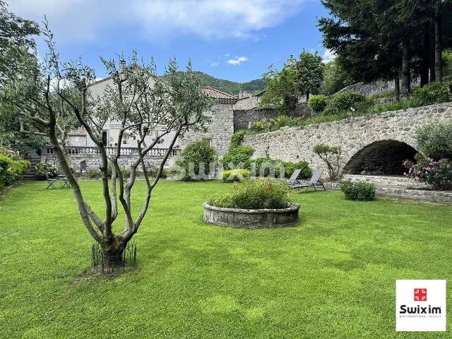 Maison bourgeoise dans un cadre naturel d’exception et poten. 340m² Burzet