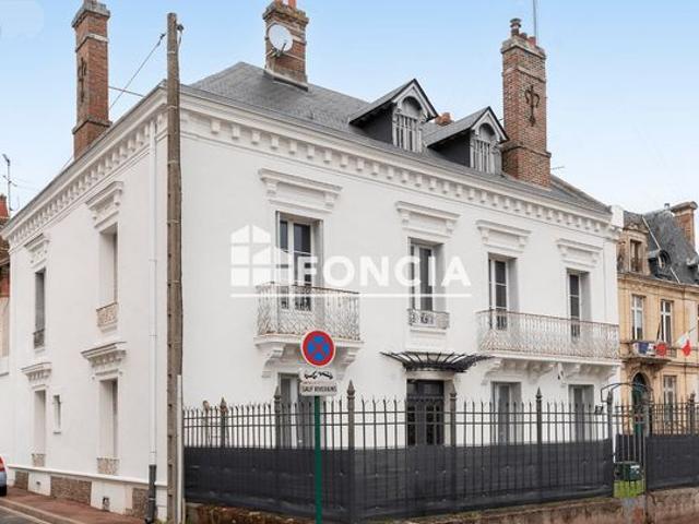 Maison bourgeoise de charme au cœur d’Étampes – Emplacement idéal