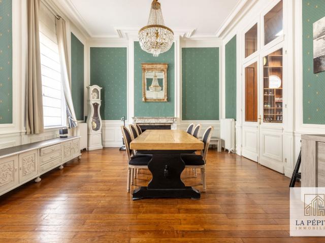 Maison Bourgeoise de charme Hyper centre de Douai 4 chambres 1 bureau combles aménageables