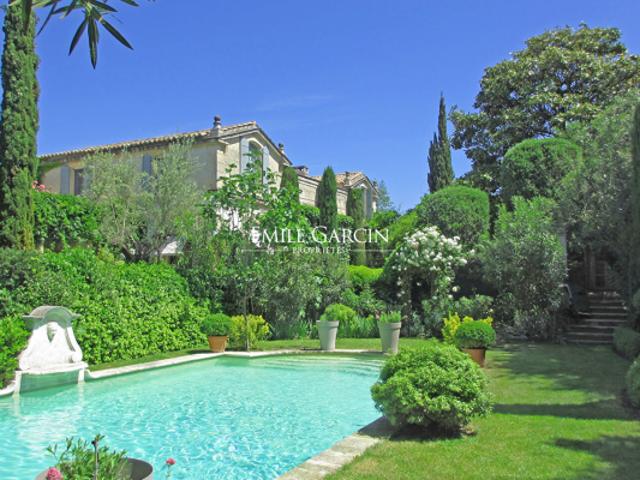 Maison bourgeoise du XVIIIème siècle à vendre et son parc paysager entre Alpilles et Avignon