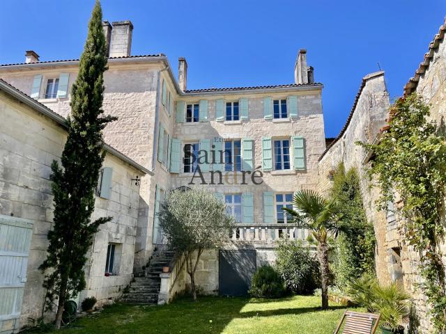 Maison Bourgeoise En centre ville 495m² Châteauneuf sur Charente