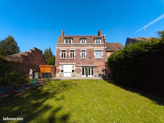 Maison bourgeoise en plein centre ville 9 pièces jardin 700m²