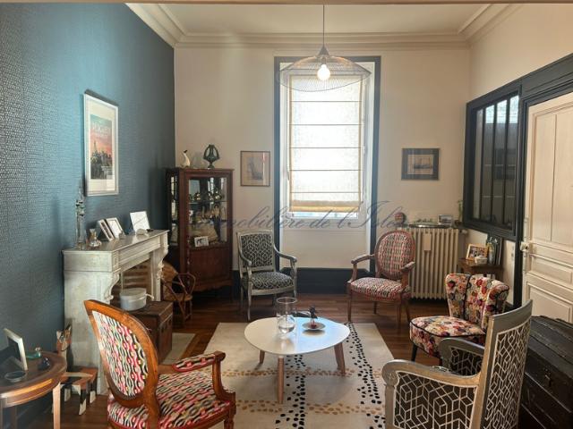 MAISON BOURGEOISE ENTIEREMENT RÉNOVÉE 5 CH