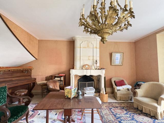 MAISON BOURGEOISE ENVIRON 345 m2 PARCELLE DE 695 m2 EM