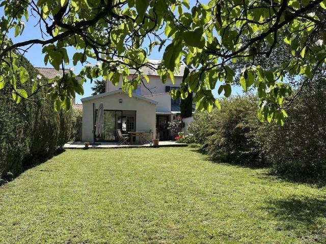 Maison bourgeoise familiale grands volumes, jardin au calme, 190m² La Rochelle
